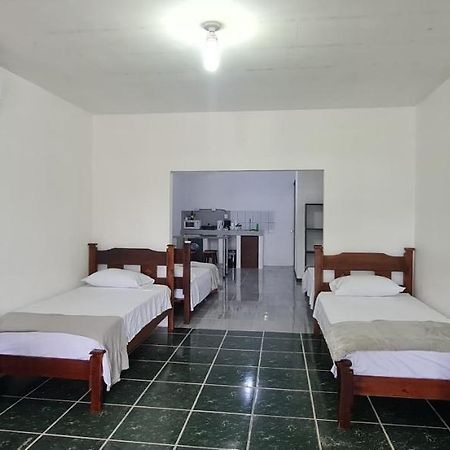 Sleep&Go! Cabina Con 5 Camas Individuales - Siquirres Centro Siqurres Da Alegria Exterior foto