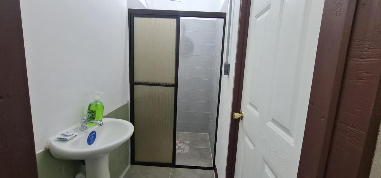 Sleep&Go! Cabina Con 5 Camas Individuales - Siquirres Centro Siqurres Da Alegria Exterior foto