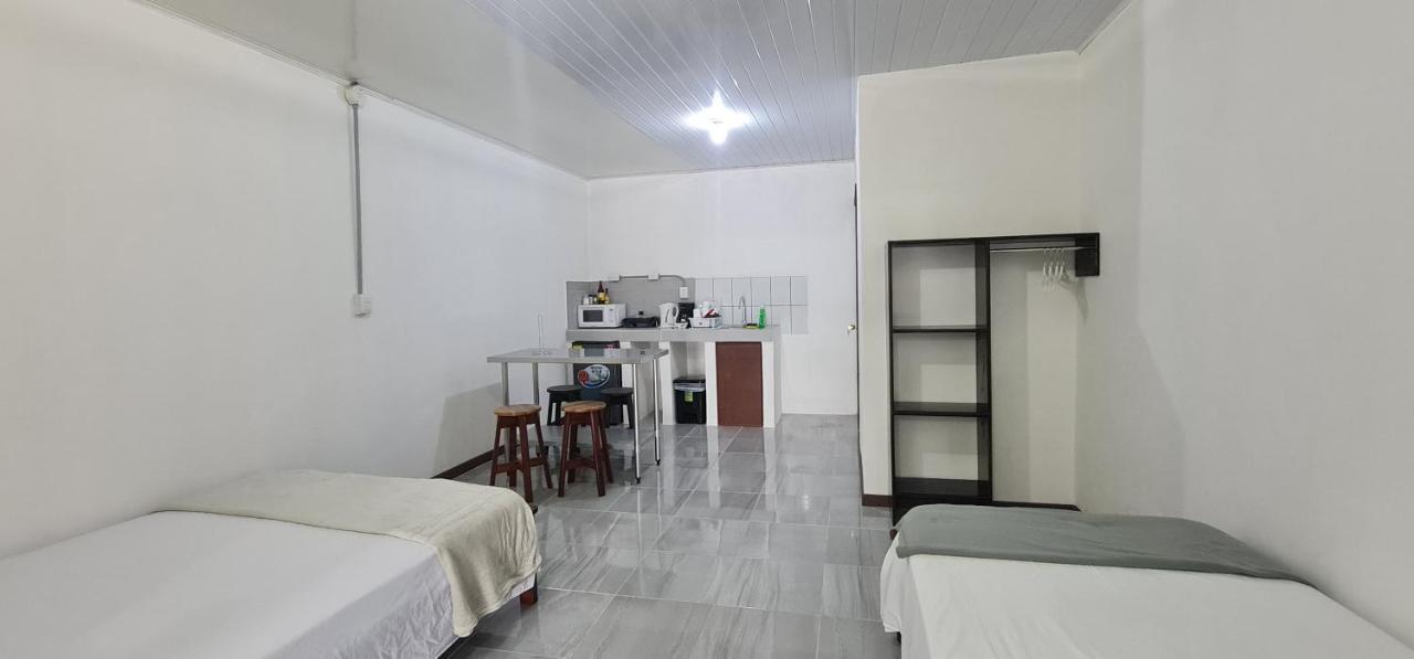 Sleep&Go! Cabina Con 5 Camas Individuales - Siquirres Centro Siqurres Da Alegria Exterior foto